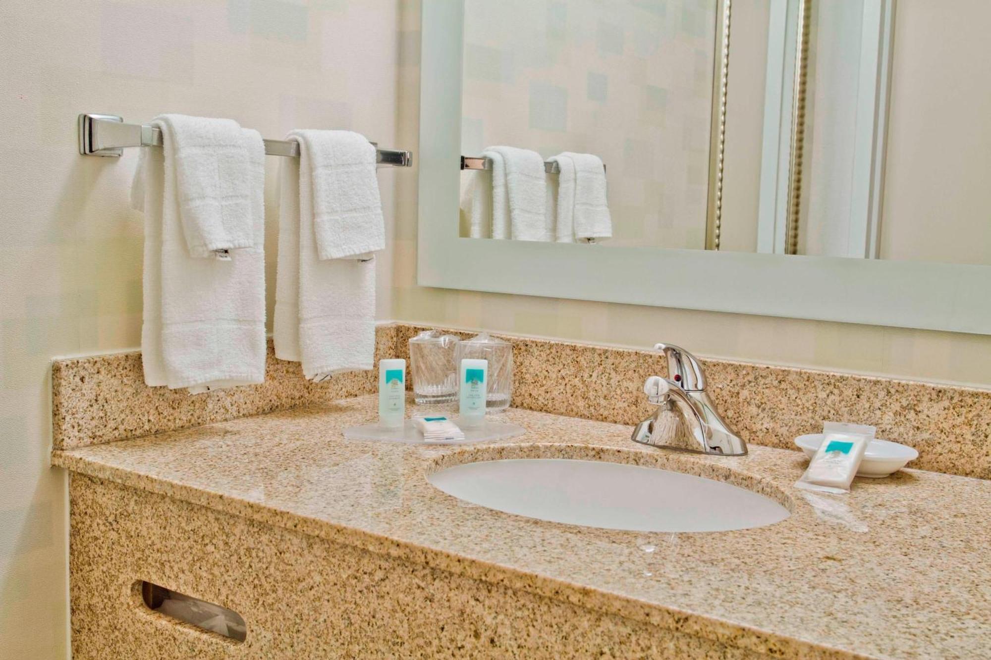 Springhill Suites By Marriott Charlotte Airport Exterior foto